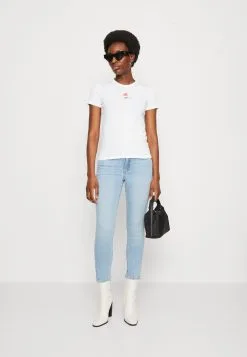 Edessä -Halpa Esprit Kauppa aaa99caa5f864dce872c698f87ad5076