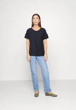 Edessä -Halpa Esprit Kauppa 1717ae5b87d849429fe3a8c56f78f85b