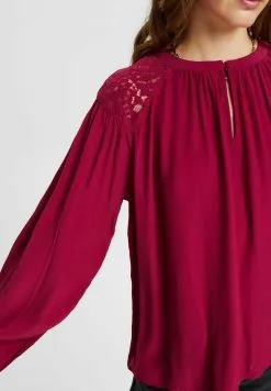 Edc By Esprit MIT SPITZENDETAIL - Pusero -Halpa Esprit Kauppa 50ff3f83e9db48a98c7a27cc7a11da1f