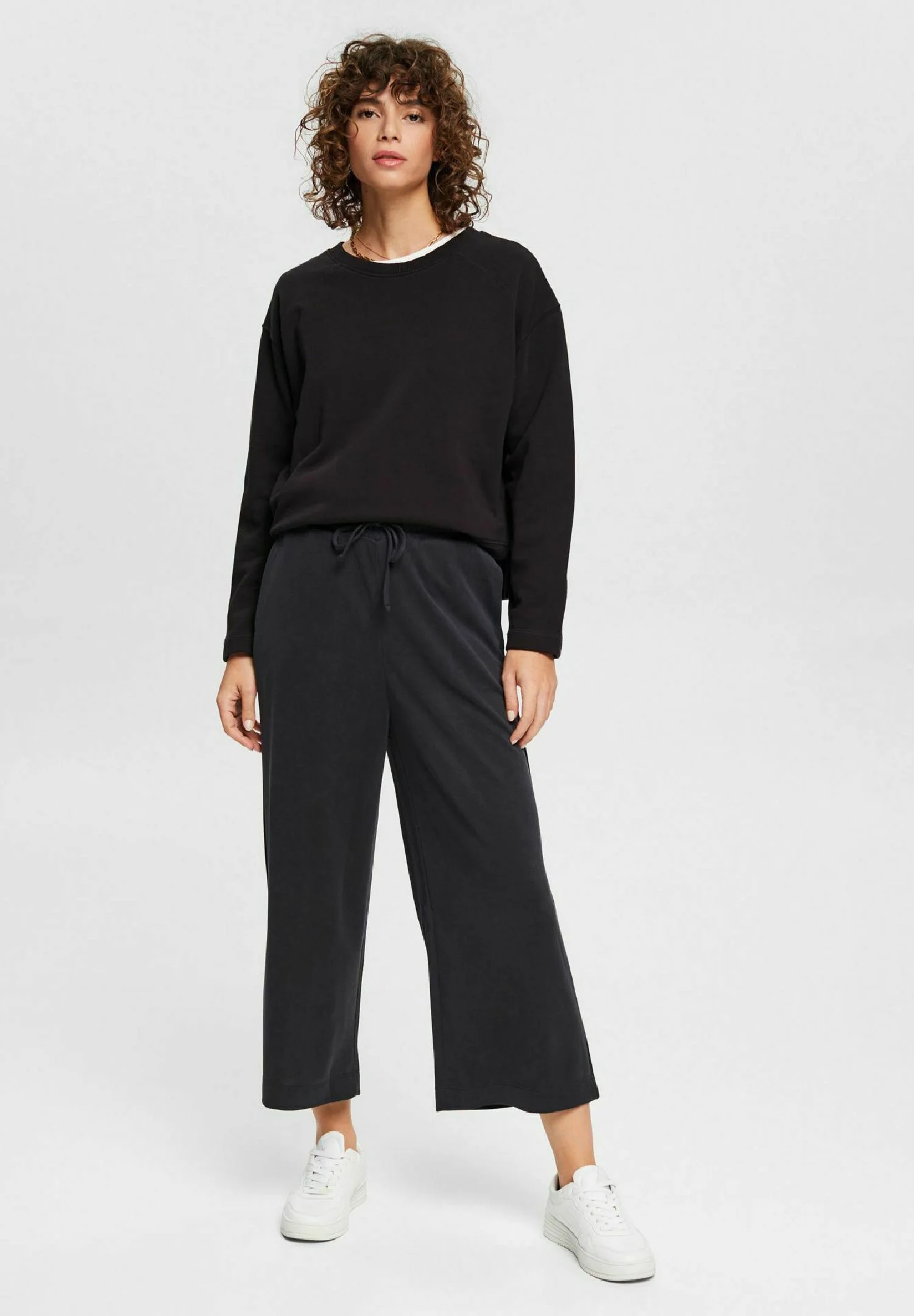 ESPRIT Verryttelyhousut 4 ESPRIT Verryttelyhousut - Image 2