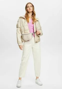 Edessä -Halpa Esprit Kauppa 6de64e6475a5497f8d554357baa2e4e0