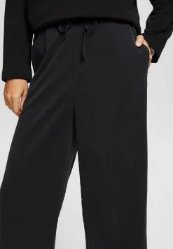 ESPRIT Verryttelyhousut 11 ESPRIT Verryttelyhousut -Halpa Esprit Kauppa 7cd02ed1d6be4c85995a2d2d761e175f