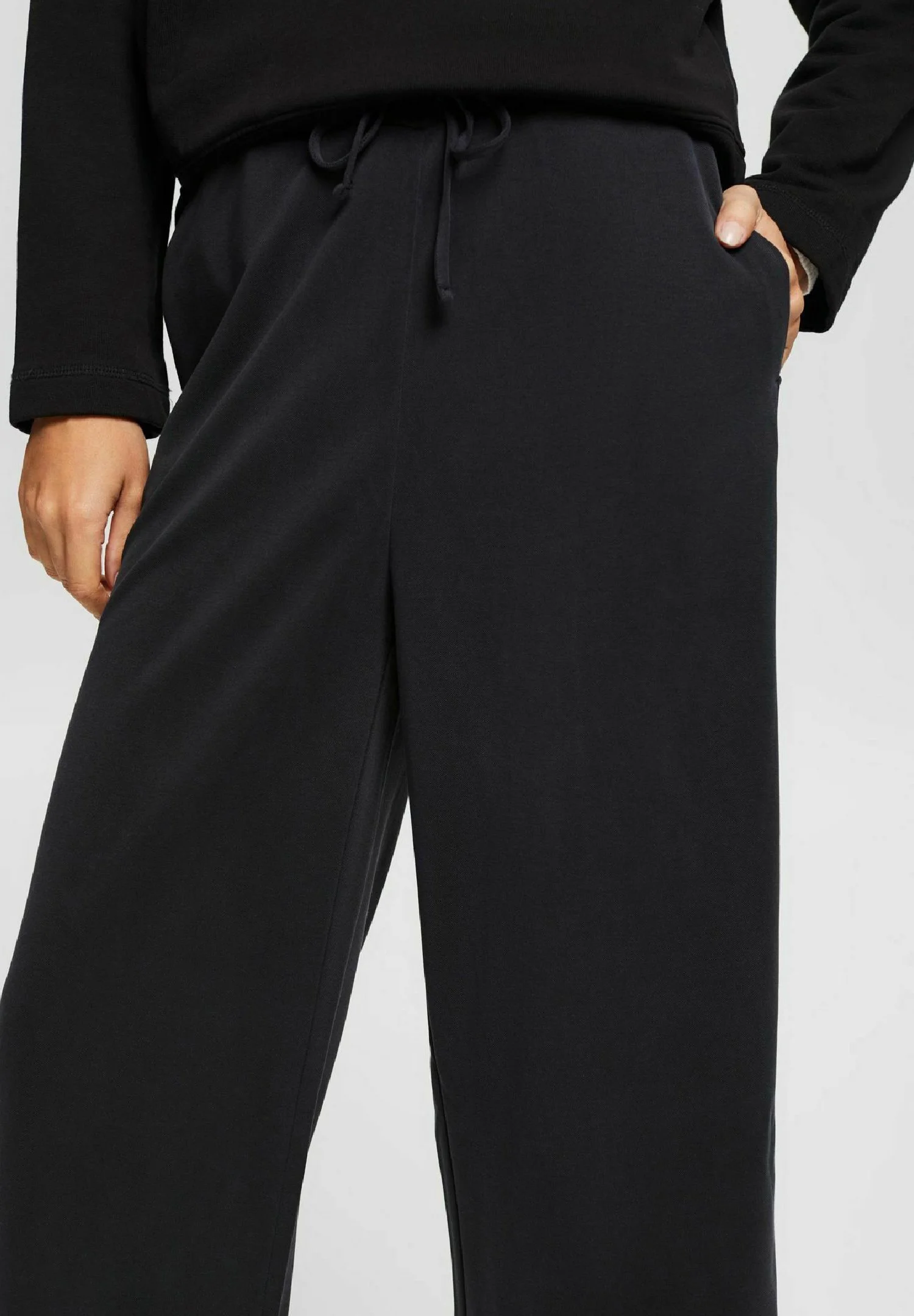 ESPRIT Verryttelyhousut 6 ESPRIT Verryttelyhousut - Image 4