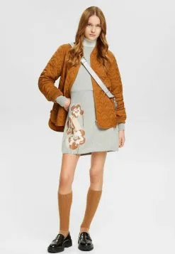 Edessä -Halpa Esprit Kauppa 8385ff4b5b6e47ff899719b05dbe39f1