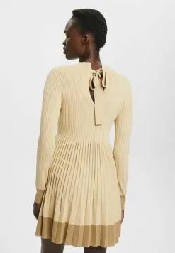 ESPRIT MIT RUNDHALS - Neulemekko -Halpa Esprit Kauppa 913b4f79fd37474388d1c9792bdb5fa8