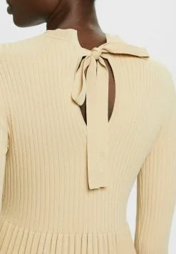 ESPRIT MIT RUNDHALS - Neulemekko -Halpa Esprit Kauppa ace62013ece34eaaa9d621276f465055