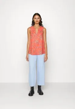 Edessä -Halpa Esprit Kauppa c988c1b0071449b6a928fe2081efc2f7