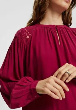 Edc By Esprit MIT SPITZENDETAIL - Pusero -Halpa Esprit Kauppa dd431c3cf57f4e71bd294104e8d8d89c