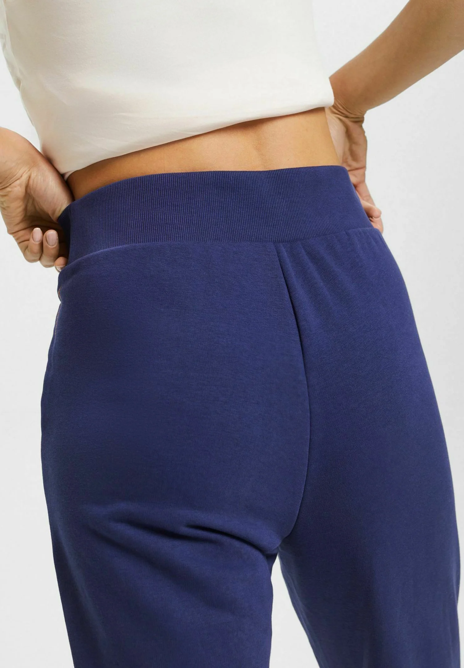 IN CROPPED-LÄNGE - Verryttelyhousut 7 IN CROPPED-LÄNGE - Verryttelyhousut - Image 5