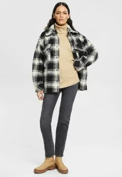 Edessä -Halpa Esprit Kauppa fe97bba4873244e1b321e9b50105877f